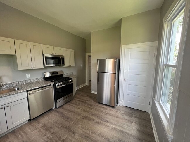 Foto del edificio - Gorgeous 1 and 2 bedroom apartments for re...