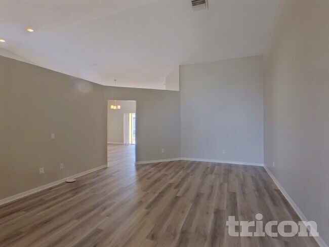 Foto del edificio - 217 Lakeway Ln