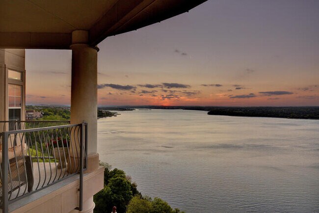Lake Travis Views! Condo for Rent in Austin, TX