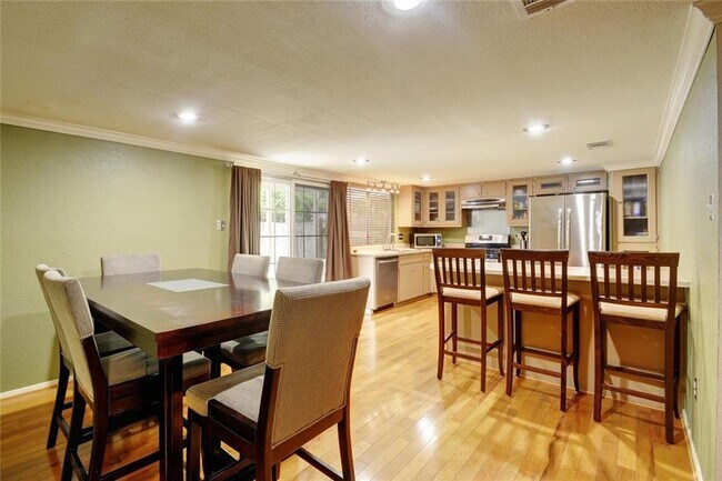 Foto del edificio - 8203 Beaver Brook Ln