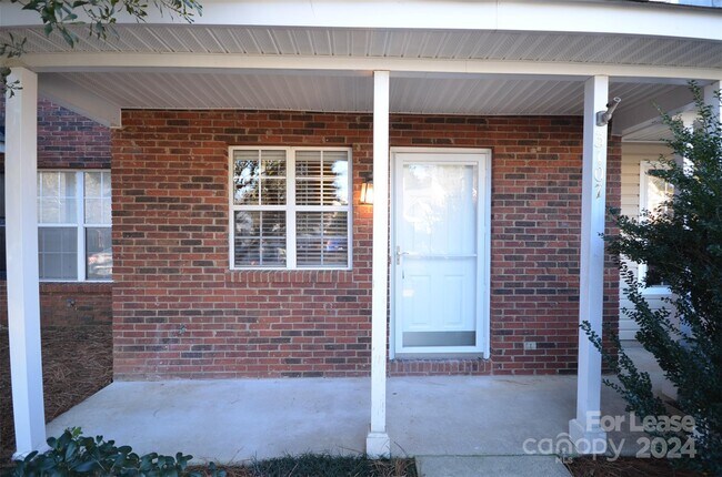 Building Photo - 3107 Brockhampton Ct