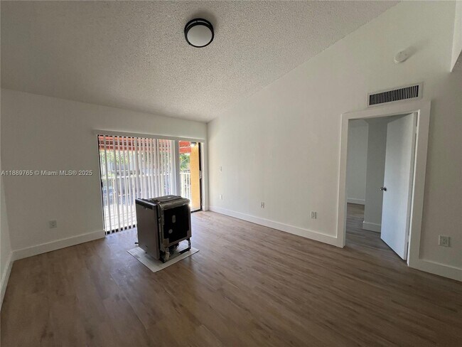 Foto del edificio - 15600 SW 80th St