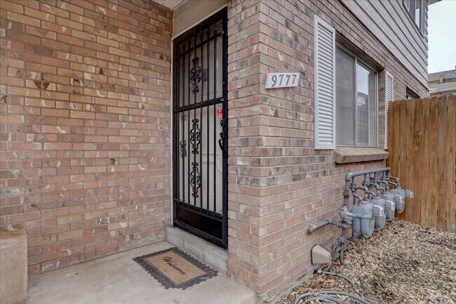 Foto del edificio - 2 Bedroom/2Bath Condo with a 1-car Detache...