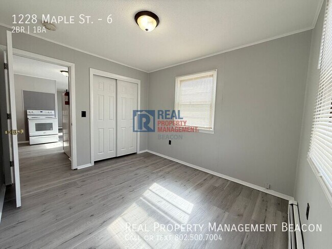 Building Photo - 1228 Maple St