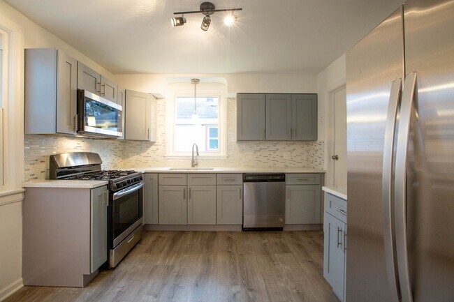 Foto del edificio - Charming 4BR House in Evergreen Park