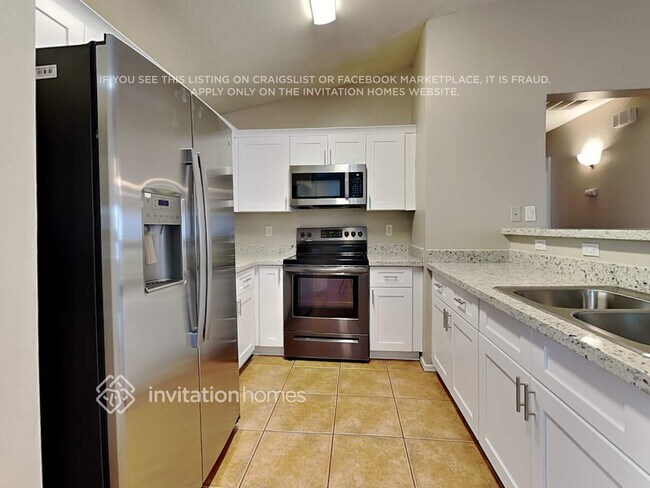 Building Photo - 8930 W Avalon Dr