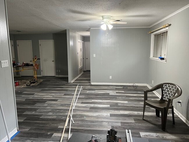 Foto del edificio - 2217 Lakeland St