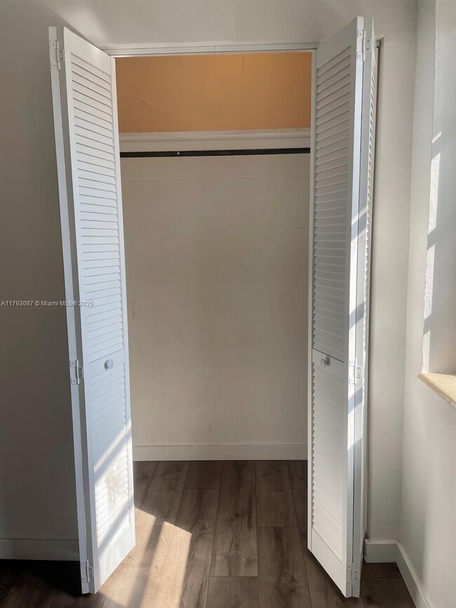 Foto del edificio - 740 SW 7th St