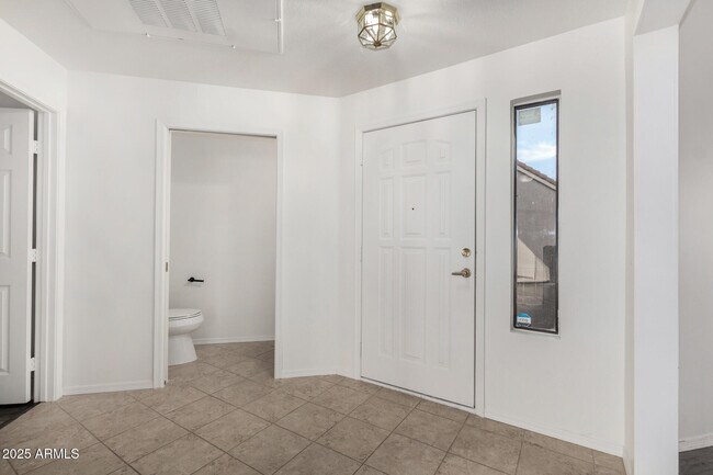 Foto del edificio - 15225 N 100th St