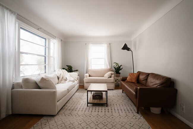 Sala de estar - 2122 Highland Pl