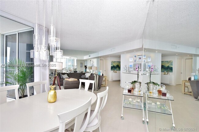 Foto del edificio - 17375 Collins Ave