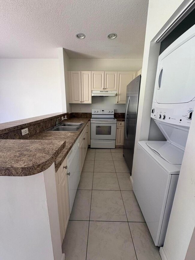 Building Photo - 3122 Coral Ridge Dr