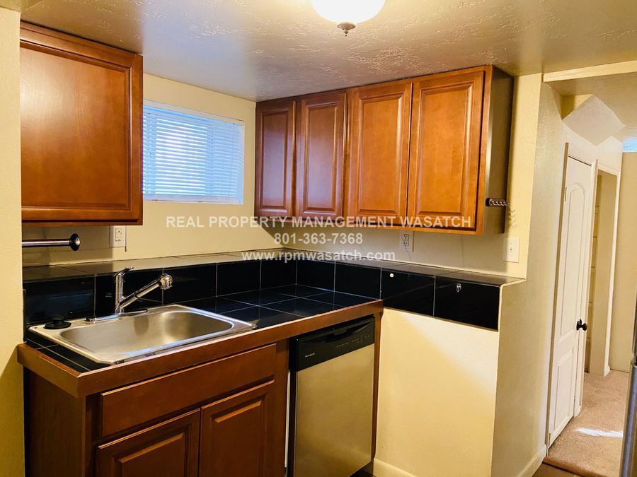 Foto principal - December Rent FREE!!! Charming 2-Bedroom D...