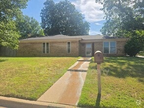 Building Photo - 1911 Green Meadow Ct