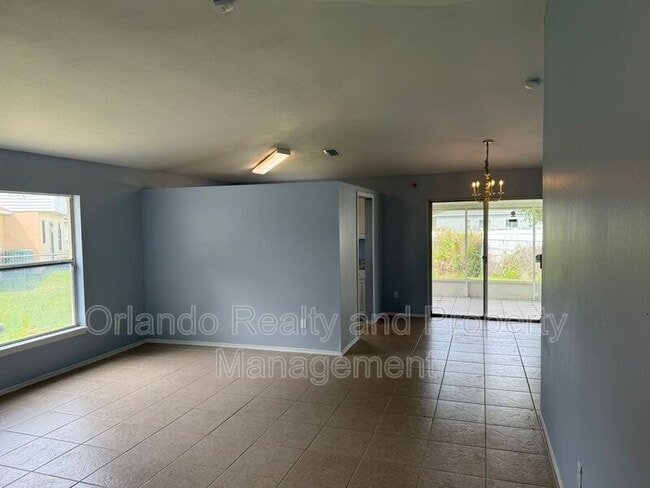 Building Photo - 1018 Dampierre Ct