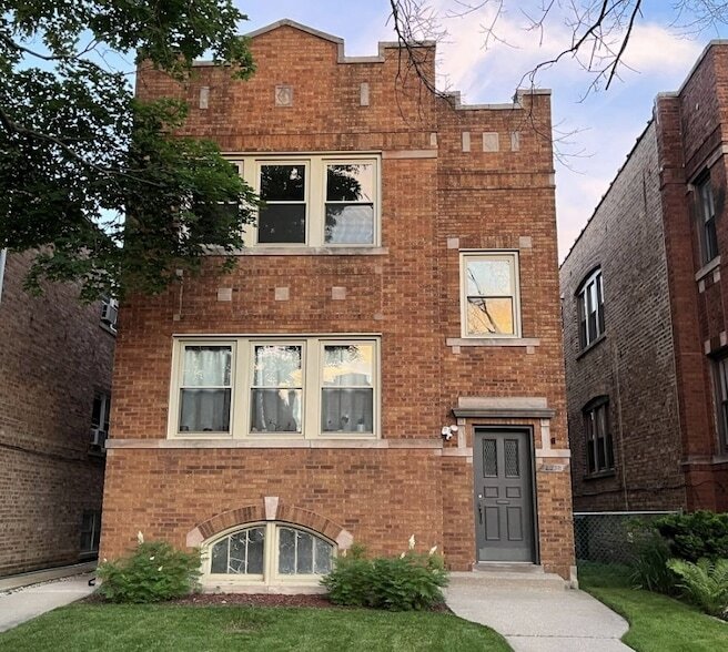 Primary Photo - 5730 N McVicker Ave