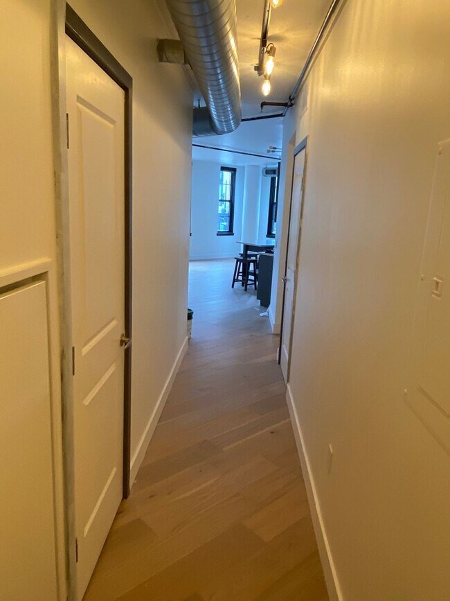 Foto del edificio - Beautiful updated 2bd/2ba condo in bustlin...