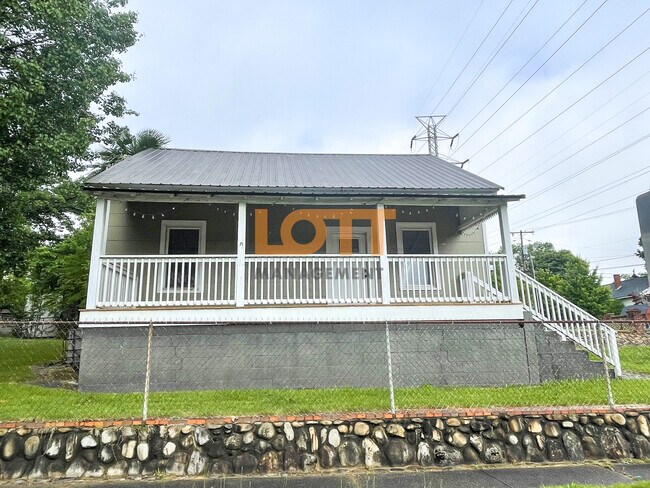 Photo - 16 N YMCA St House