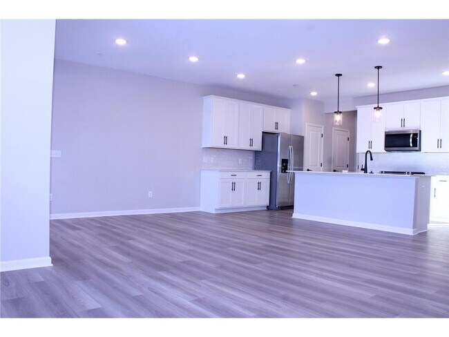 Building Photo - 14945 Athlone Pl