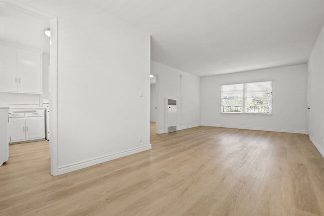 Building Photo - 1034 5th St