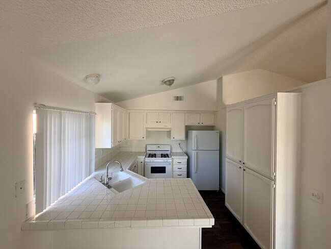 Building Photo - Beautiful 3-Bedroom Home with Pool!