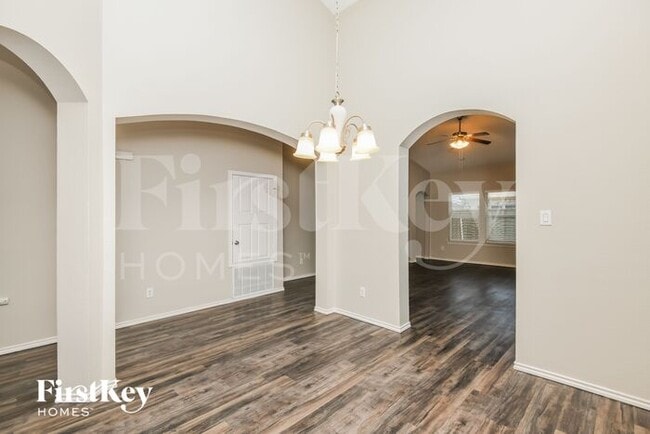 Building Photo - 711 Jennie Marie Cir
