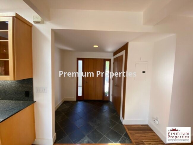 Building Photo - 61 Watkins Ln