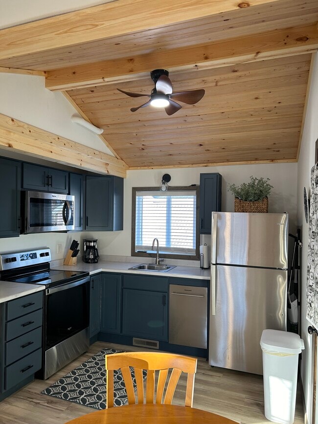 Foto del edificio - 1006 Irvine Ave NW