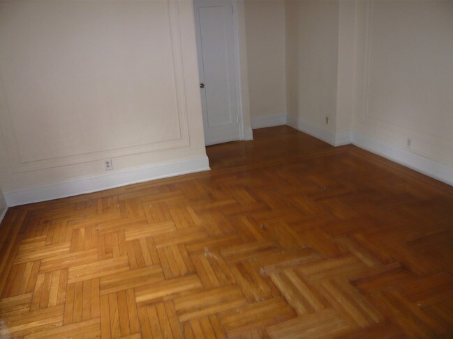 Foto del edificio - 2136 Wallace Ave
