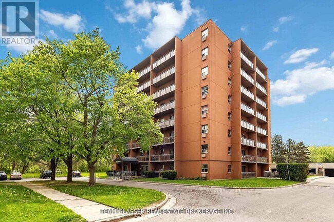 Photo du bâtiment - 1560 Adelaide St