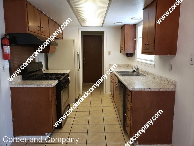 Building Photo - 3 br, 2 bath House - 11632 Nambe Ave