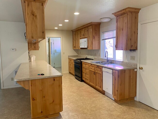 Building Photo - 4631 Lobo Trl