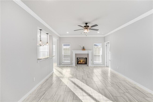 Building Photo - 410 Peach Ave