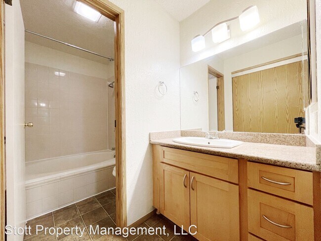 Building Photo - 98-1770-1770 Ka?ahumanu St