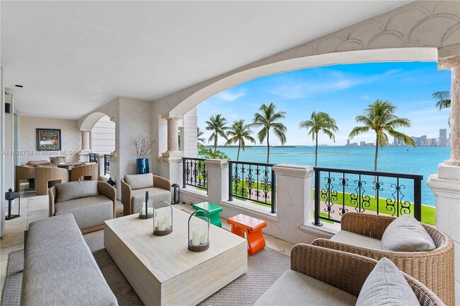 Foto del edificio - 5325 Fisher Island Dr