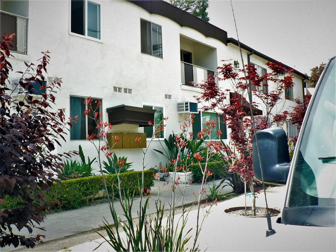 Primary Photo - 12160 Montana Ave