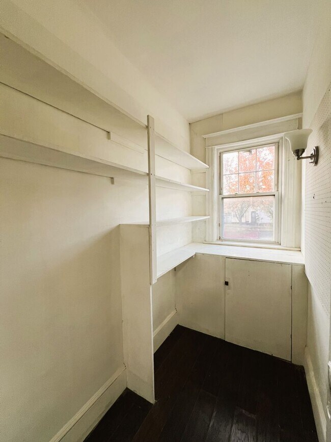 Building Photo - 454/456 Tyler Street