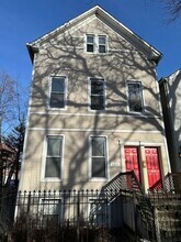 Building Photo - 2451 N Marshfield Ave