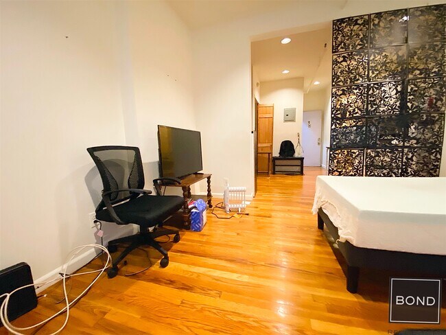 Foto del edificio - 138 W 46th St