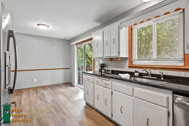 Building Photo - 3 Bedroom Home In Rosemount