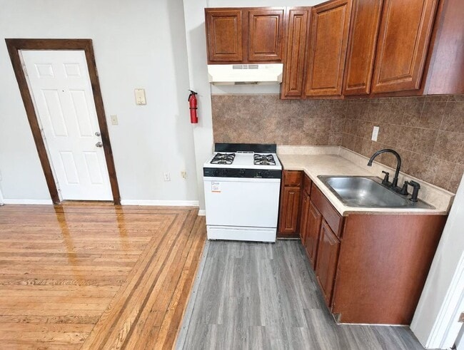 Building Photo - 658 Sanford Ave