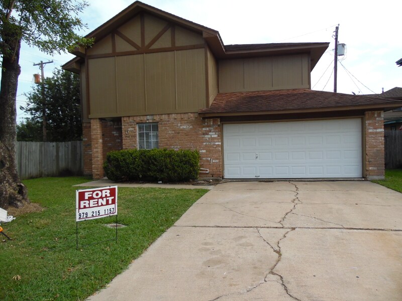 5 Dallas Ct, Angleton, TX 77515 House Rental in Angleton, TX