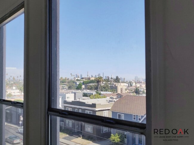 Building Photo - 4811 Melrose Ave