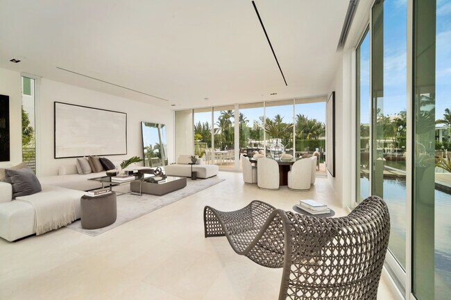 Foto del edificio - 1011 W 48th St