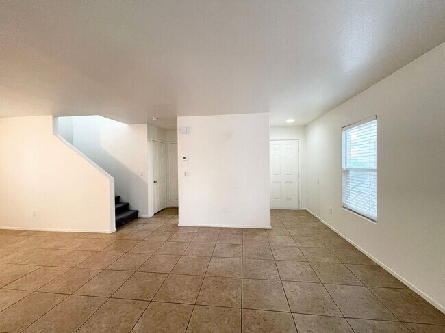 Building Photo - Wonderful Two-story single-family house