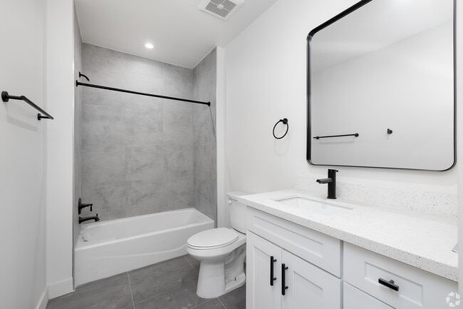 Building Photo - 1128 W 37th Dr