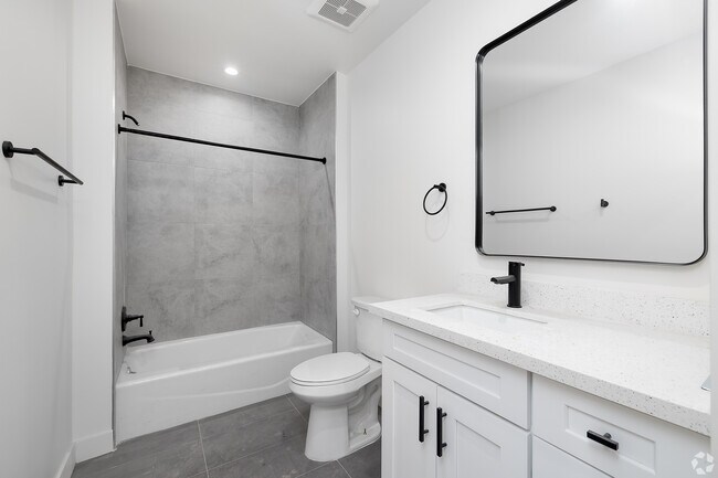 Building Photo - 1128 W 37th Dr