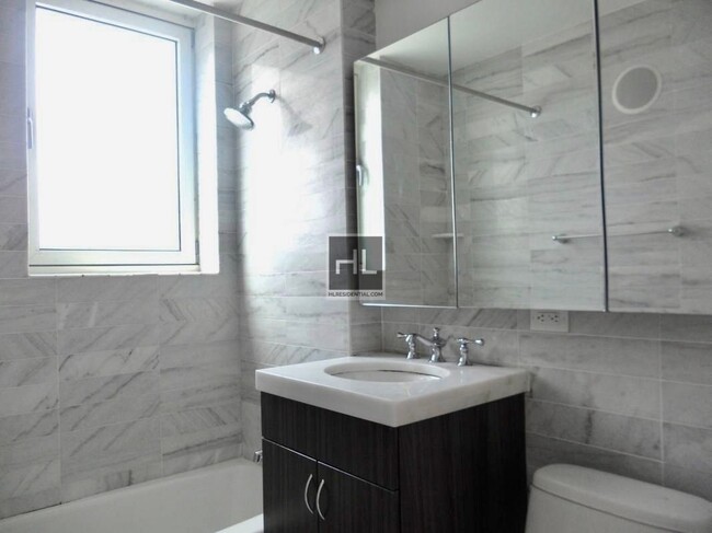 Building Photo - 350 W 37th St