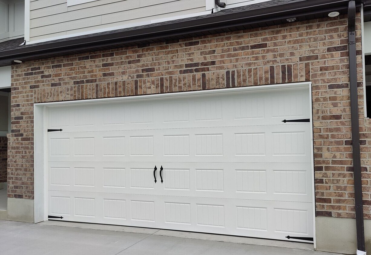 Foto principal - 2 Weeks Free Rent in May! West Haven 3 bed...