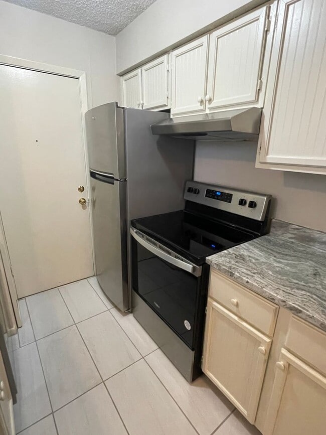 Building Photo - 6706 Majestic Oak Pl